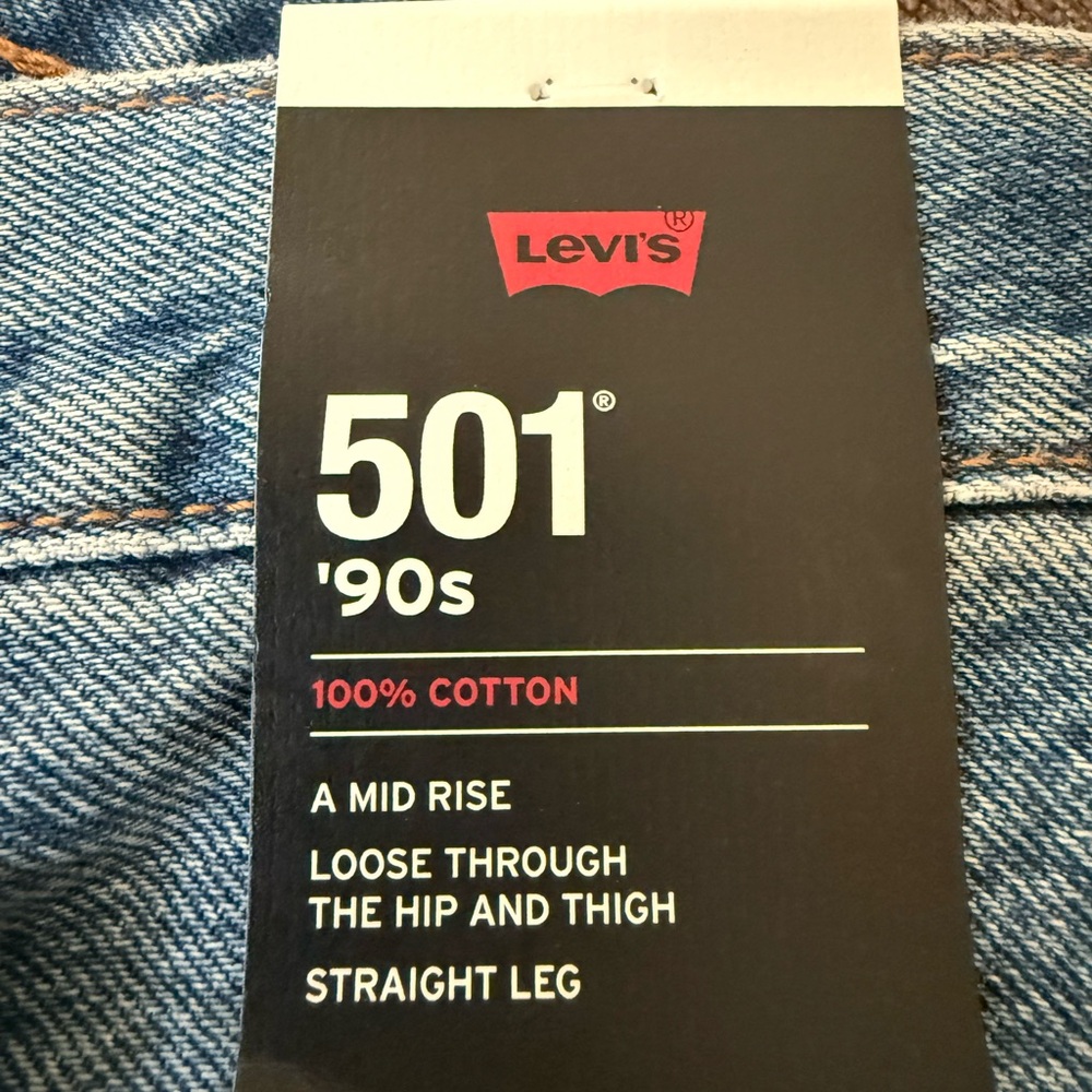 Levi's Straight-Leg Jeans in Light Blue Wash - Picture 3 of 5